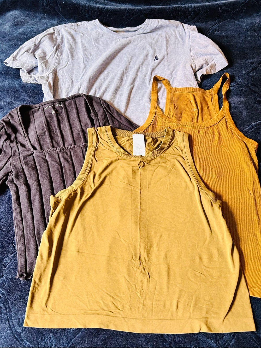 Bundle of small tops